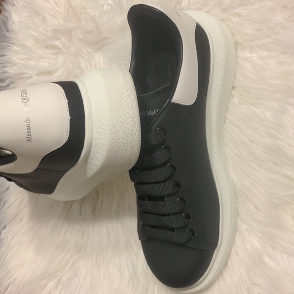 Alexander McQueen's men's oversized sneakers in black and white size euro 42